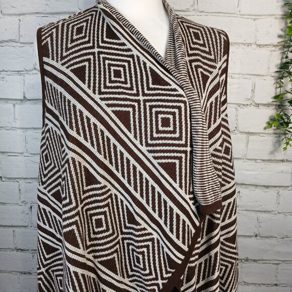 YA LOS ANGELES SLEEVELESS CARDIGAN IN BROWN AND WHITE AZTEC DESIGN, SIZE MEDIUM - Picture 7 of 8